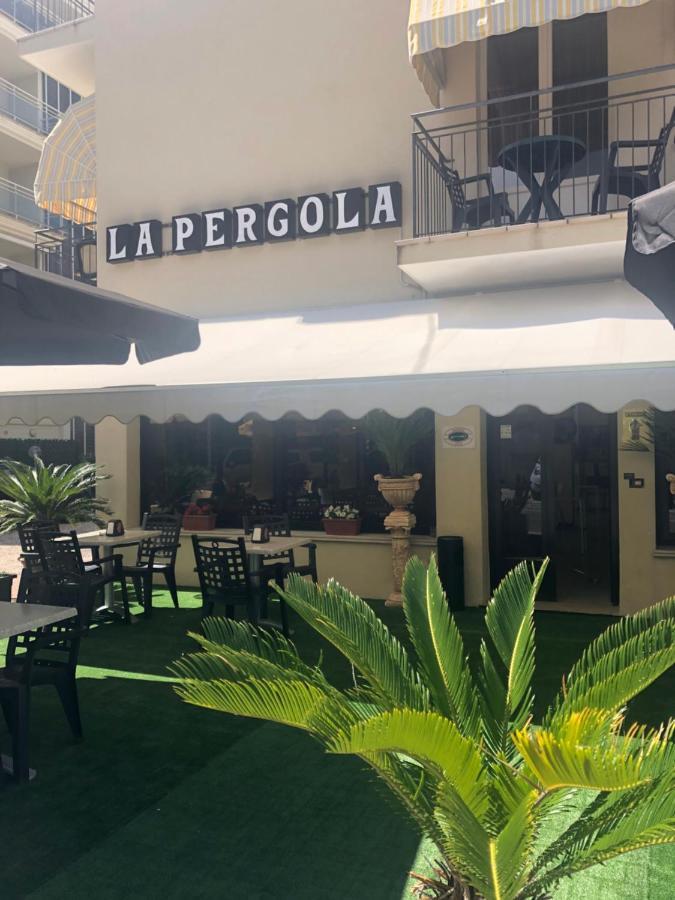 Hotel La Pergola Беллария-Иджеа-Марина Экстерьер фото