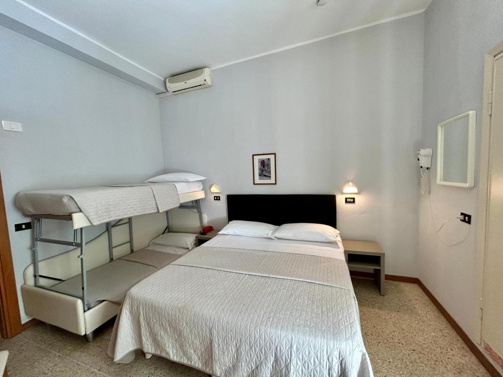 Hotel La Pergola Беллария-Иджеа-Марина Экстерьер фото